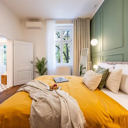 Days - One Bedroom With Sauna And Ac In New Town Апартаменты Прага
