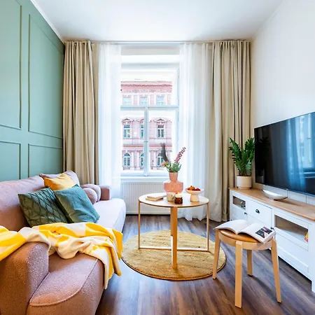 Days - One Bedroom With Sauna And Ac In New Town * Прага