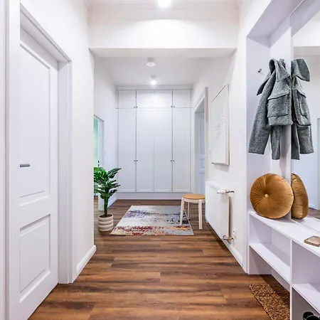 Days - One Bedroom With Sauna And Ac In New Town Апартаменты