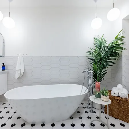 Days - One Bedroom With Sauna And Ac In New Town